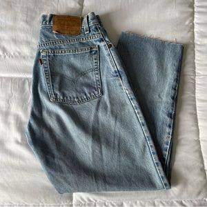 Women’s High Wasted Cropped Relaxed Fit Levi’s 550
